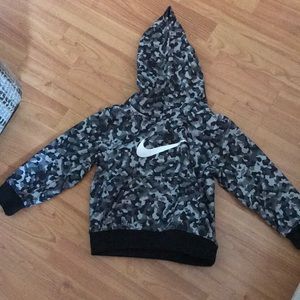 2tNike hoodie reserved for @ashleygib29